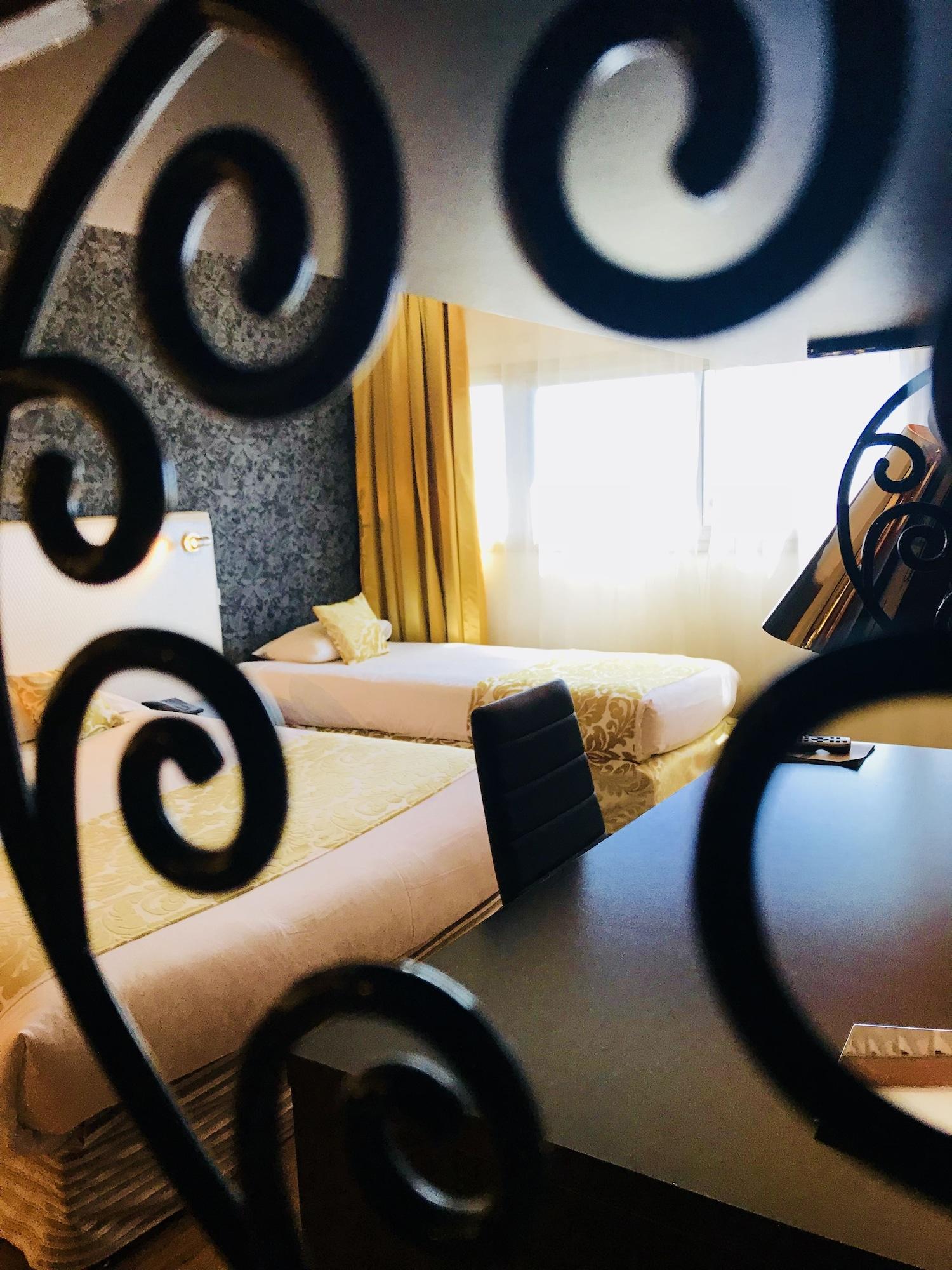Grand Hôtel de Nîmes 4 étoiles Esterno foto