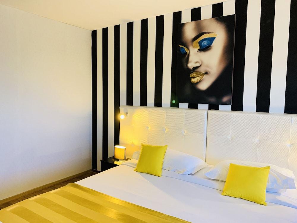 Grand Hôtel de Nîmes 4 étoiles Esterno foto