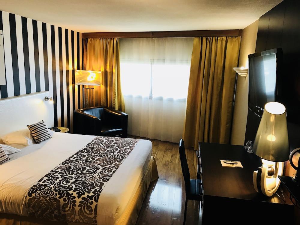 Grand Hôtel de Nîmes 4 étoiles Esterno foto